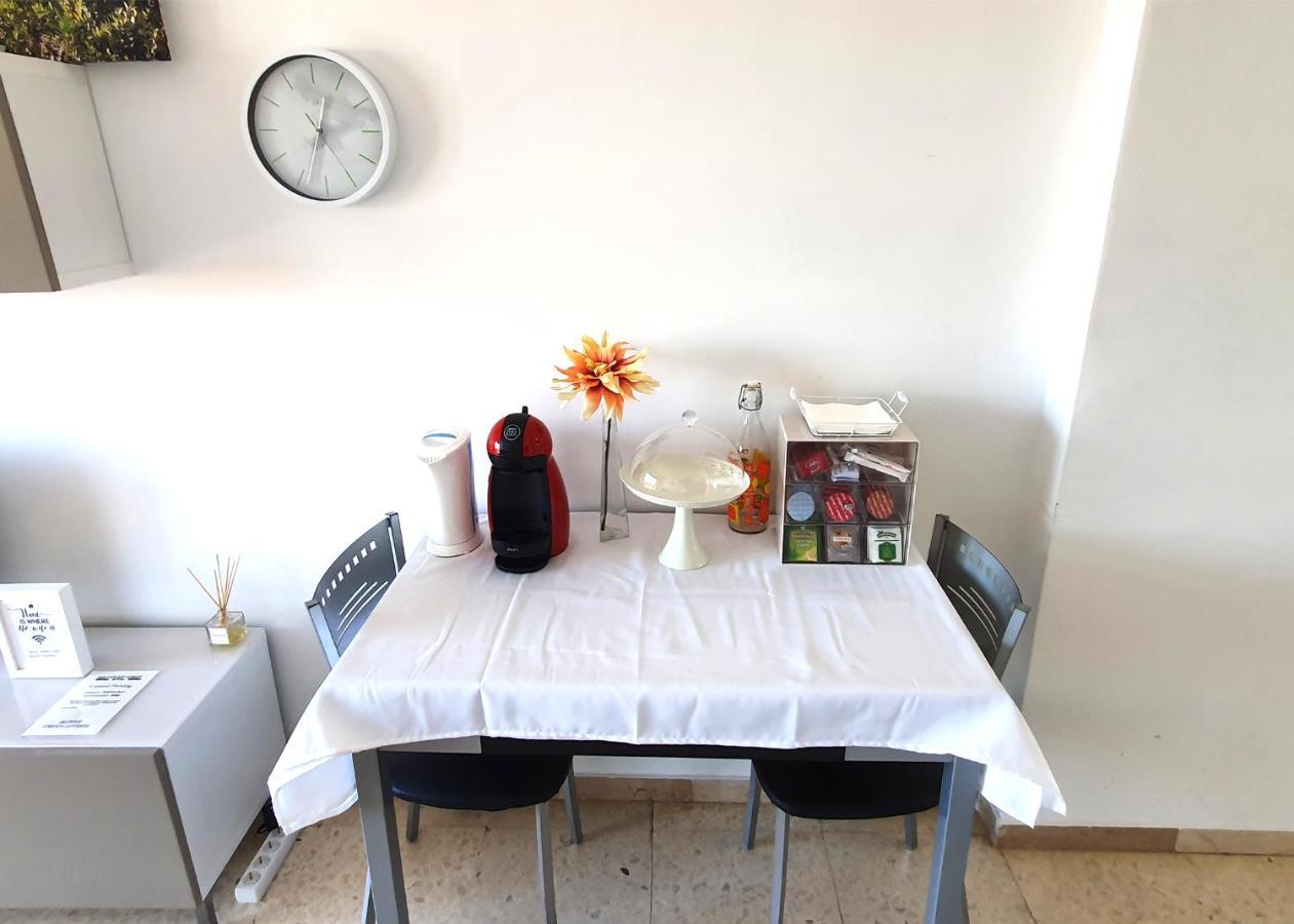 Beachfront Studio Apartment Marbella Exterior foto